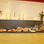 住宿加早餐酒店 Helmers Gaestehaus Gempfing