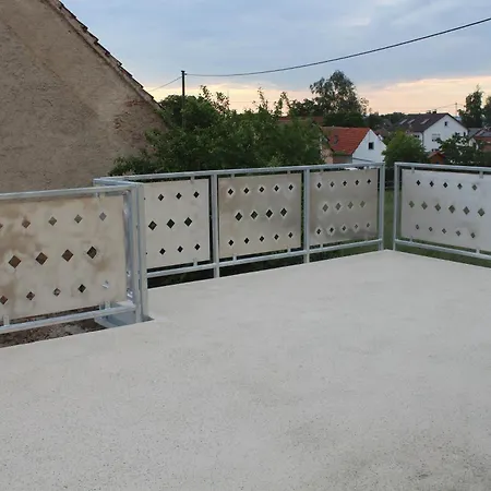 Helmers Gaestehaus Bed & Breakfast Gempfing