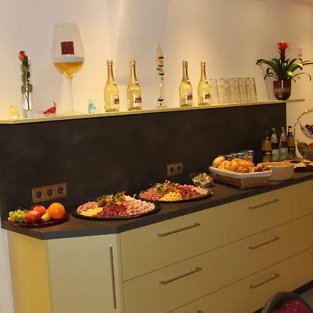 Helmers Gaestehaus Bed & Breakfast 3*
